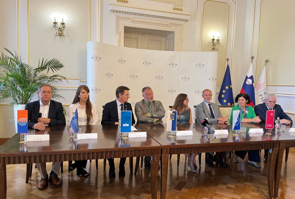 Osem slovenskih univerz združenih v projektu UNI-SI